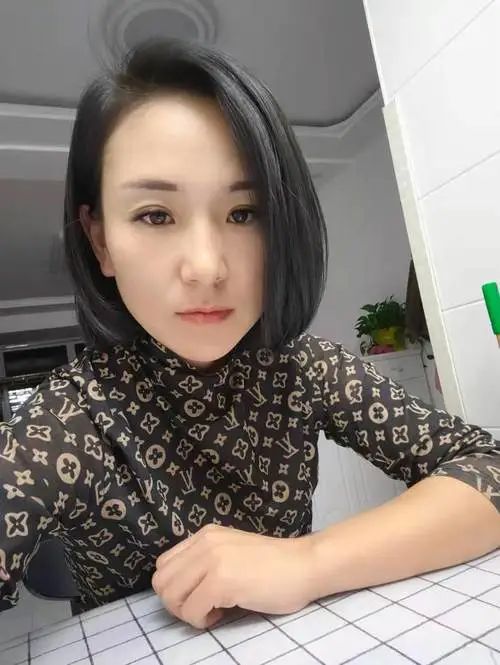 DƬ
